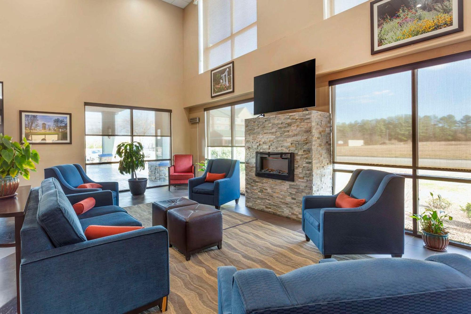 Comfort Suites Wilson - I - 95 Eksteriør billede